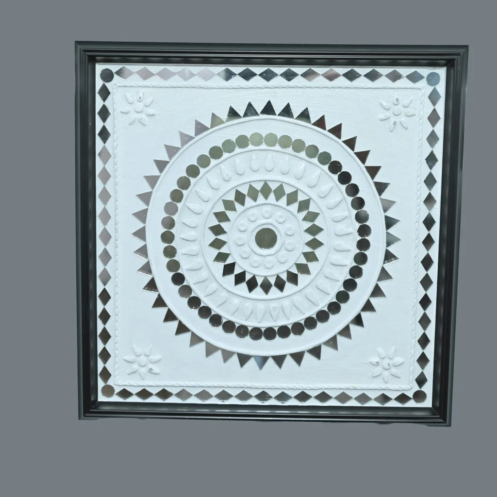Lippan Frame -11